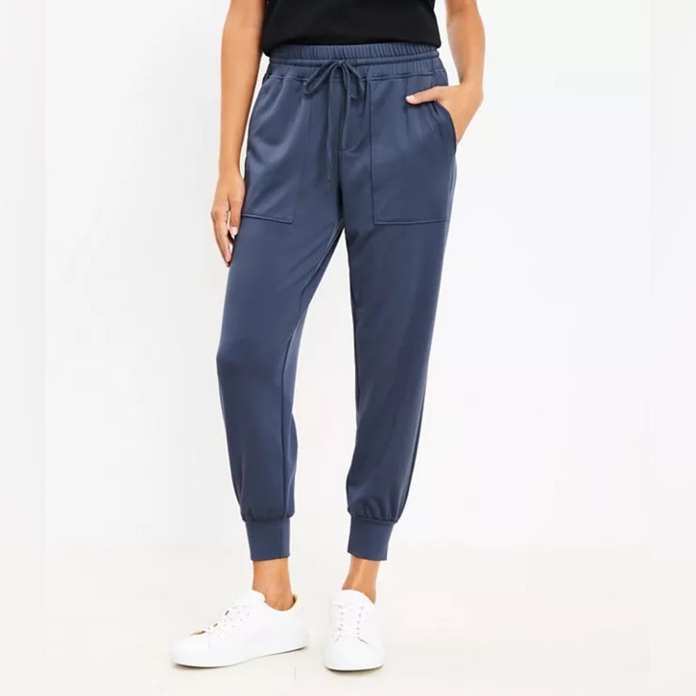 Lou & Grey Feel Good Joggers in Coastal Gray Size M
